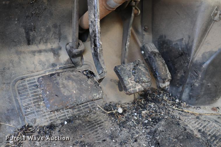 image for item EC9448 1995 International 4700 oil distribution truck