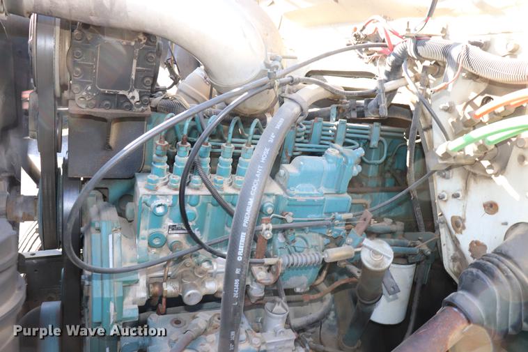 image for item EC9448 1995 International 4700 oil distribution truck