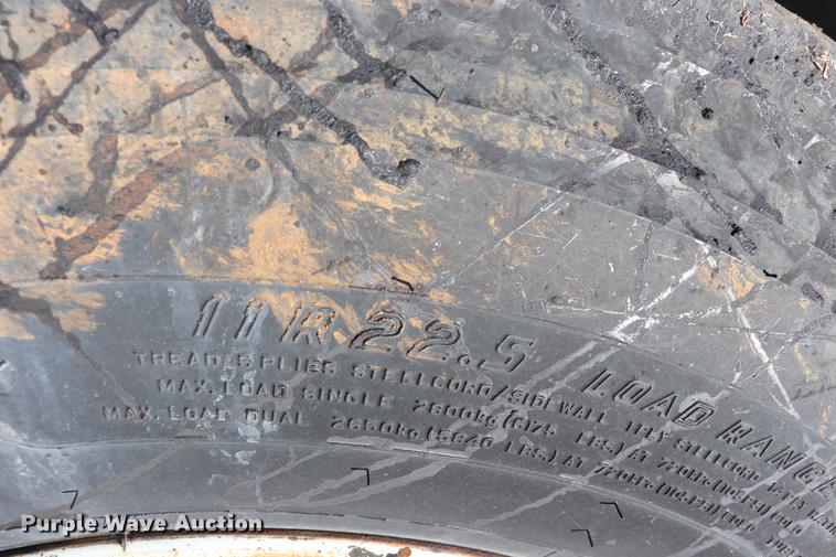 image for item EC9448 1995 International 4700 oil distribution truck