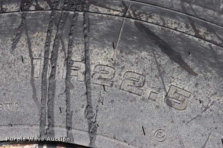 image for item EC9448 1995 International 4700 oil distribution truck