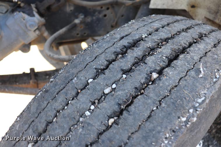 image for item EC9448 1995 International 4700 oil distribution truck