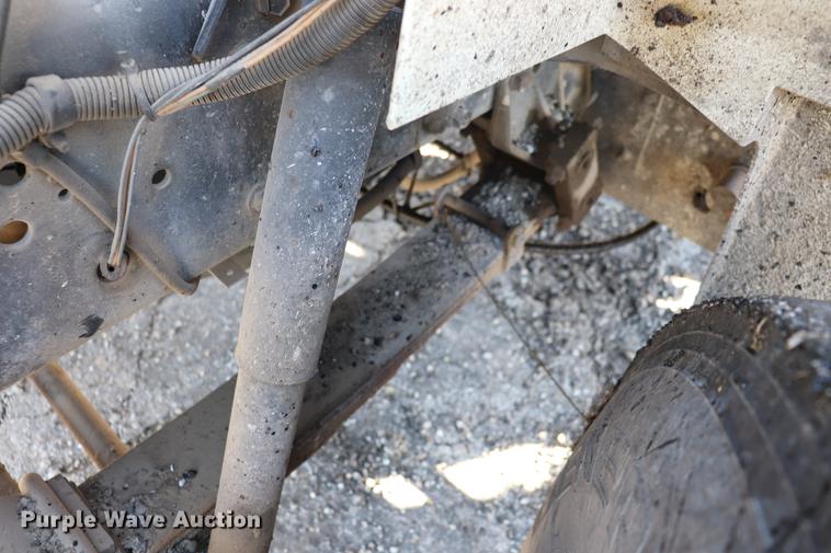 image for item EC9448 1995 International 4700 oil distribution truck