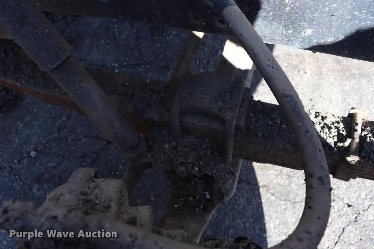 image for item EC9448 1995 International 4700 oil distribution truck