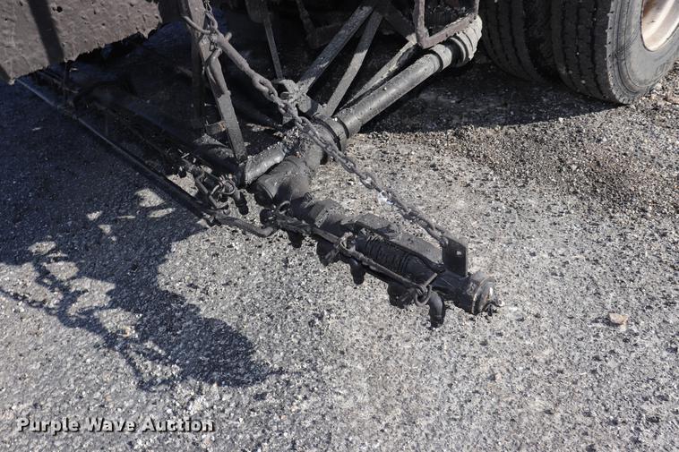 image for item EC9448 1995 International 4700 oil distribution truck