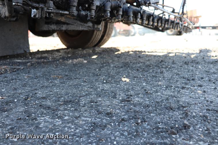 image for item EC9448 1995 International 4700 oil distribution truck