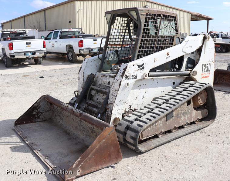 image for item EC9480 2004 Bobcat T250 skid steer