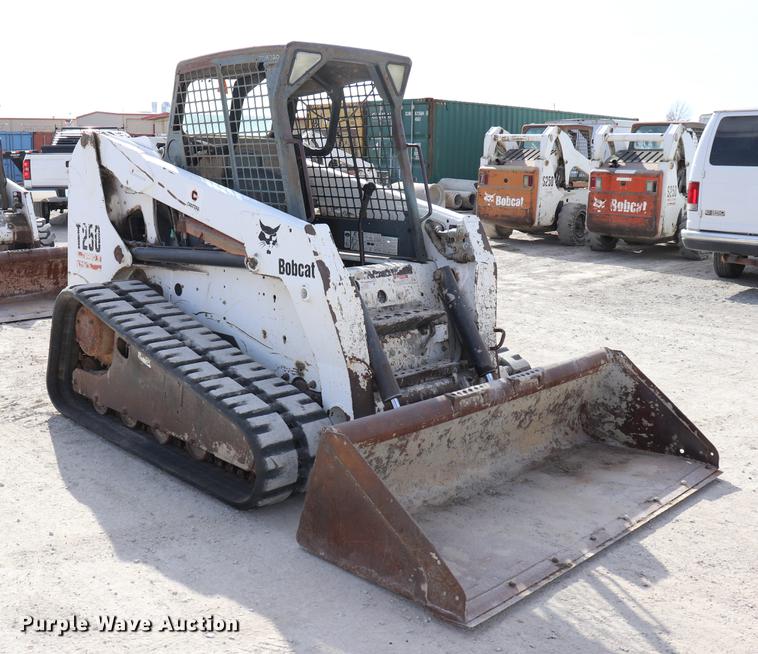 image for item EC9480 2004 Bobcat T250 skid steer