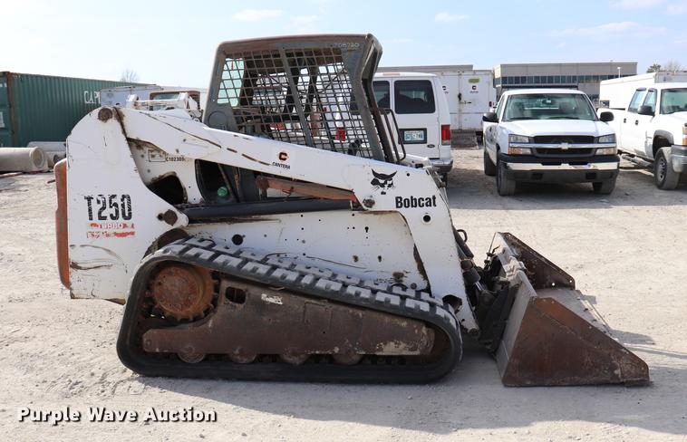 image for item EC9480 2004 Bobcat T250 skid steer