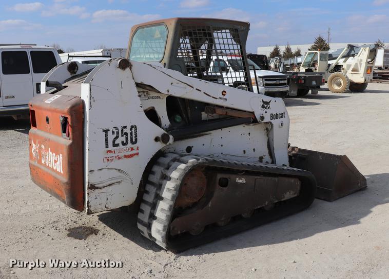 image for item EC9480 2004 Bobcat T250 skid steer