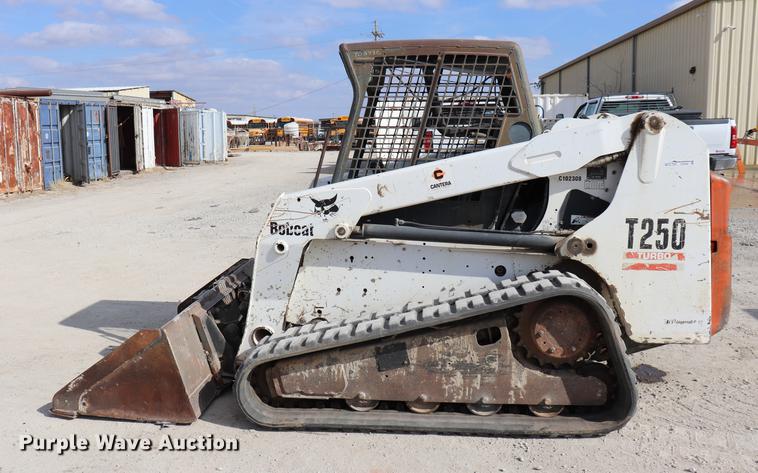 image for item EC9480 2004 Bobcat T250 skid steer