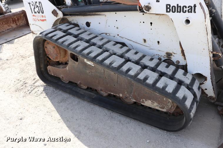 image for item EC9480 2004 Bobcat T250 skid steer