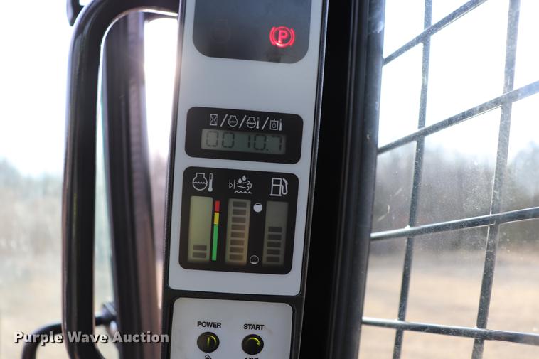 image for item EC9483 2017 New Holland L230 skid steer