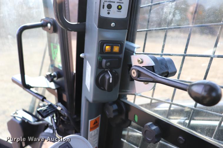 image for item EC9483 2017 New Holland L230 skid steer