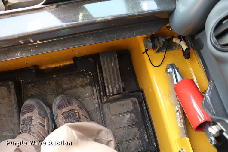 image for item EC9483 2017 New Holland L230 skid steer