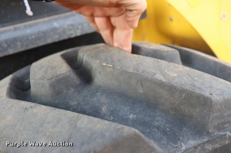 image for item EC9483 2017 New Holland L230 skid steer