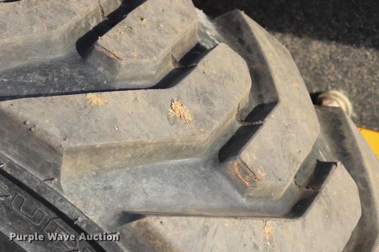 image for item EC9483 2017 New Holland L230 skid steer