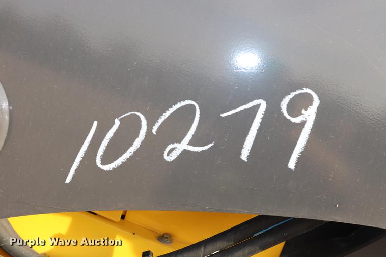 image for item EC9483 2017 New Holland L230 skid steer