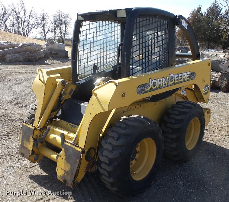 image for item EH9019 2000 John Deere 250 skid steer