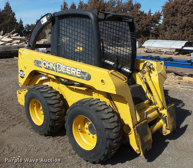 image for item EH9019 2000 John Deere 250 skid steer