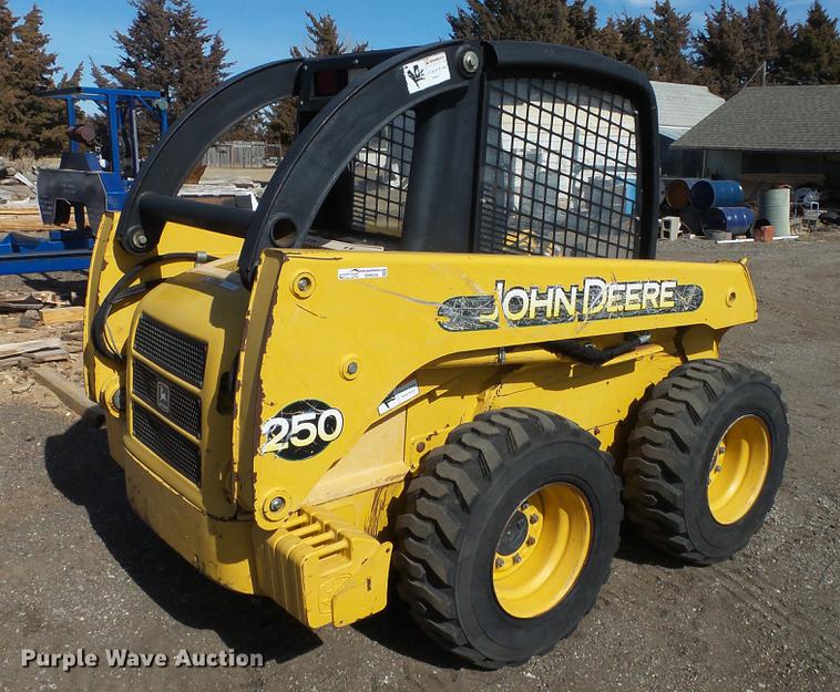 image for item EH9019 2000 John Deere 250 skid steer