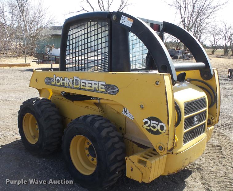 image for item EH9019 2000 John Deere 250 skid steer