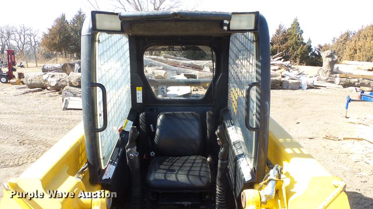 image for item EH9019 2000 John Deere 250 skid steer