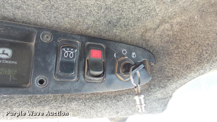 image for item EH9019 2000 John Deere 250 skid steer