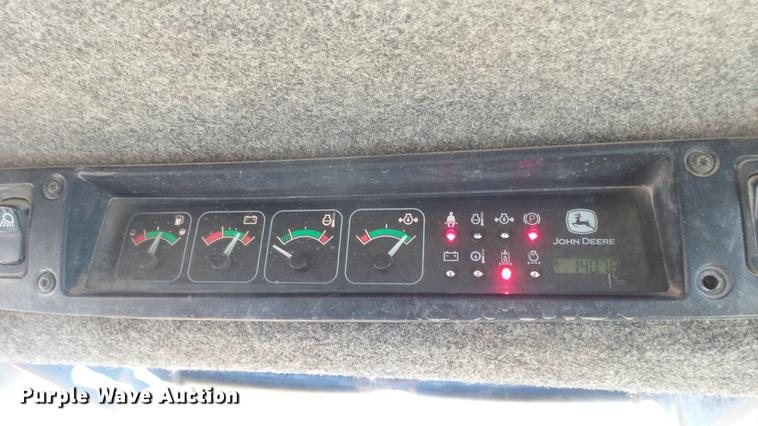 image for item EH9019 2000 John Deere 250 skid steer