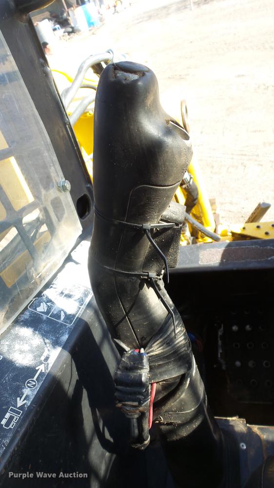 image for item EH9019 2000 John Deere 250 skid steer