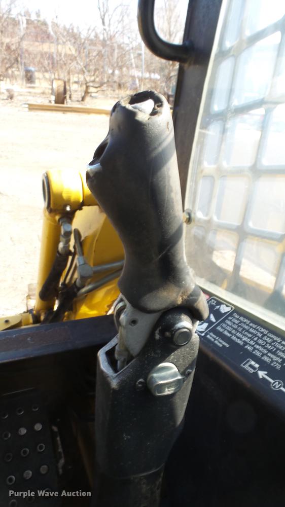 image for item EH9019 2000 John Deere 250 skid steer