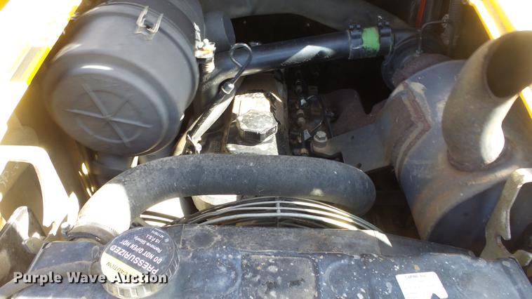 image for item EH9019 2000 John Deere 250 skid steer