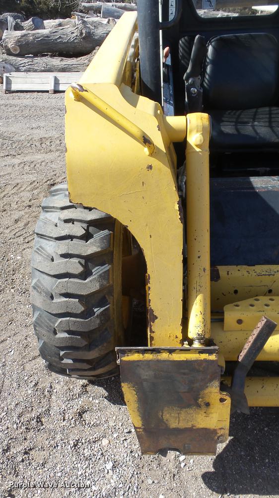 image for item EH9019 2000 John Deere 250 skid steer