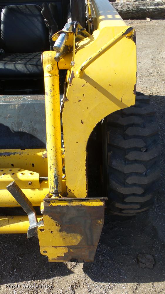 image for item EH9019 2000 John Deere 250 skid steer