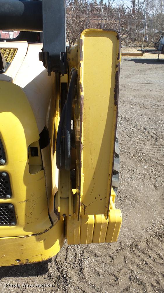 image for item EH9019 2000 John Deere 250 skid steer