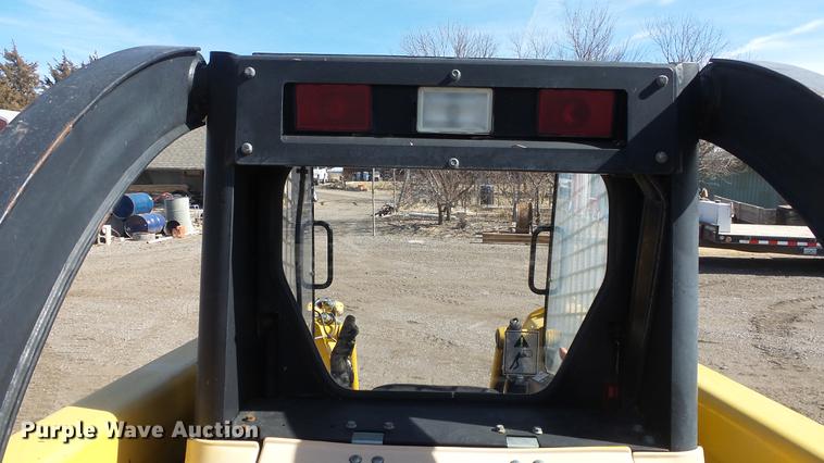 image for item EH9019 2000 John Deere 250 skid steer