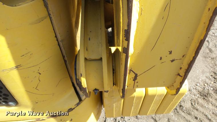 image for item EH9019 2000 John Deere 250 skid steer
