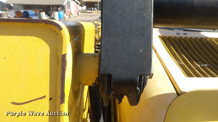 image for item EH9019 2000 John Deere 250 skid steer