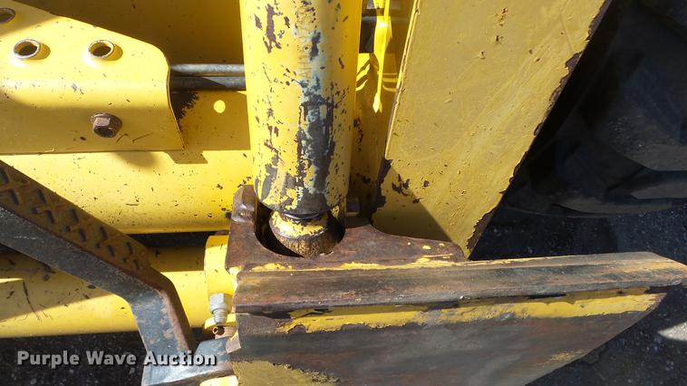 image for item EH9019 2000 John Deere 250 skid steer