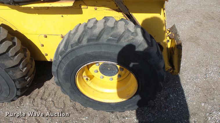 image for item EH9019 2000 John Deere 250 skid steer