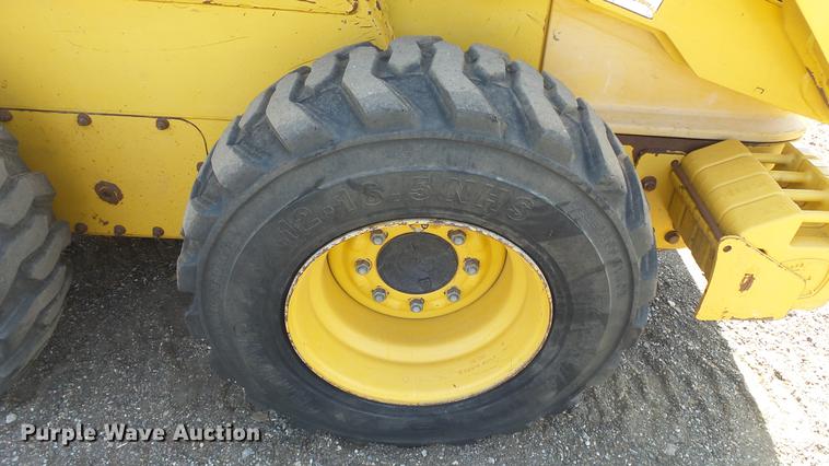 image for item EH9019 2000 John Deere 250 skid steer