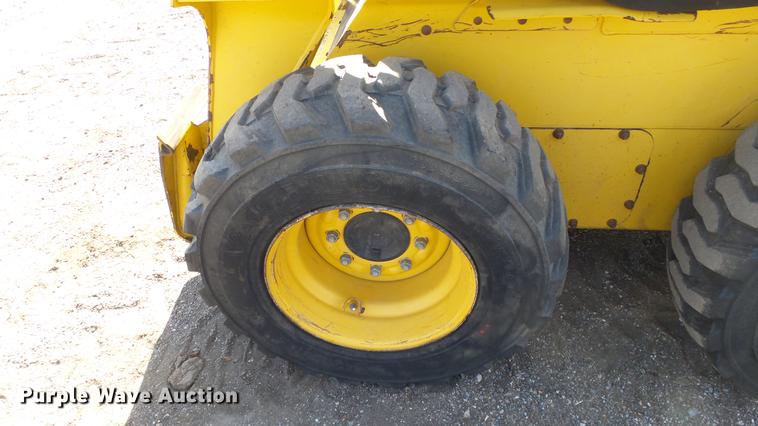 image for item EH9019 2000 John Deere 250 skid steer