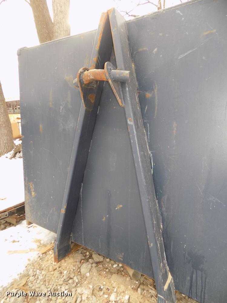 image for item G1027 Roll off container