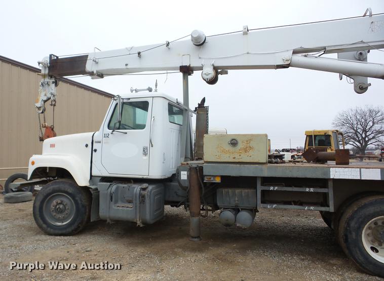 image for item J8536 1978 International F2574 crane truck