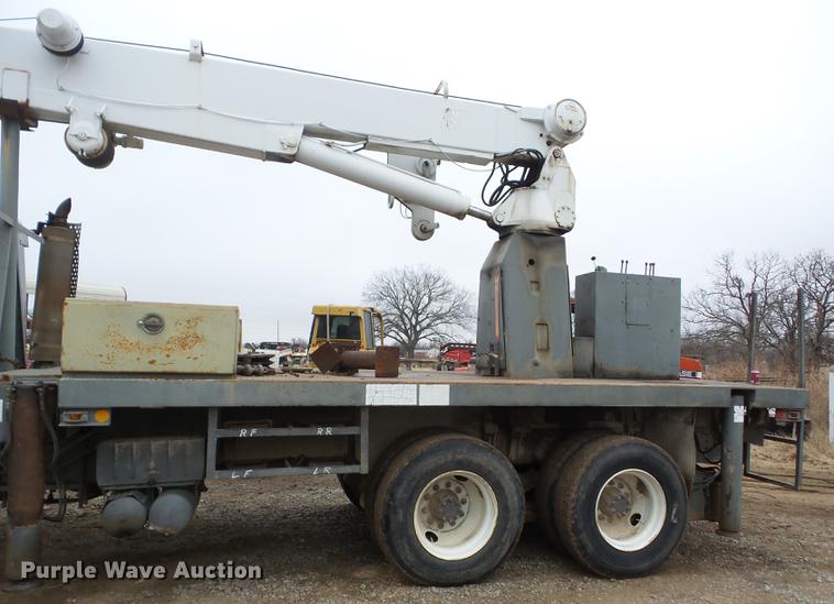 image for item J8536 1978 International F2574 crane truck