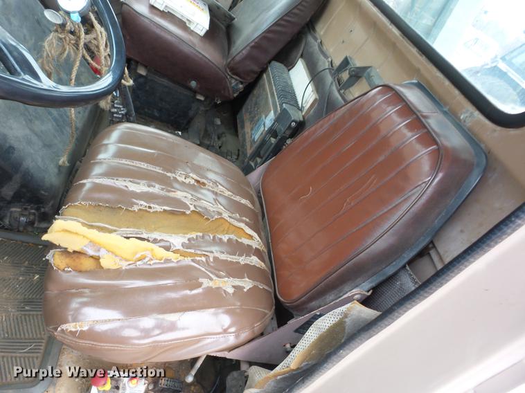 image for item J8536 1978 International F2574 crane truck