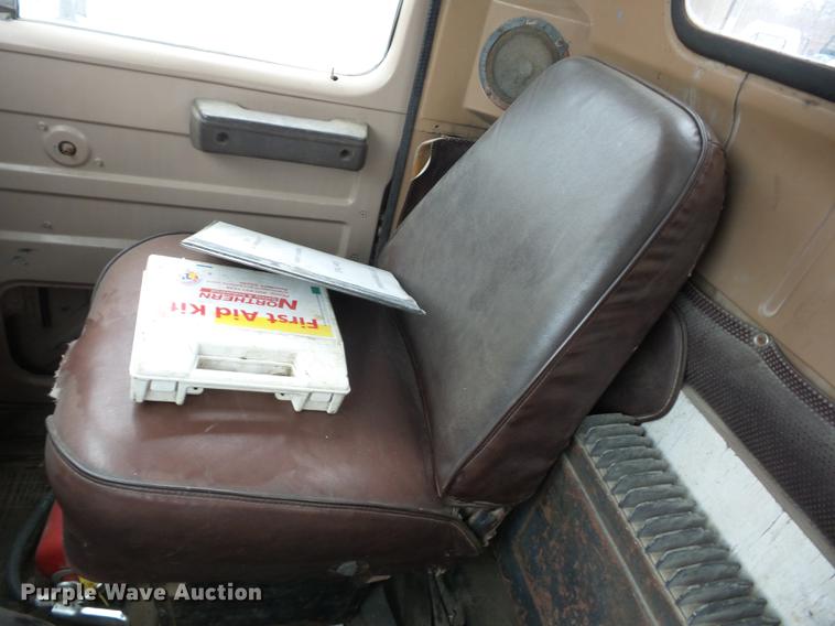 image for item J8536 1978 International F2574 crane truck