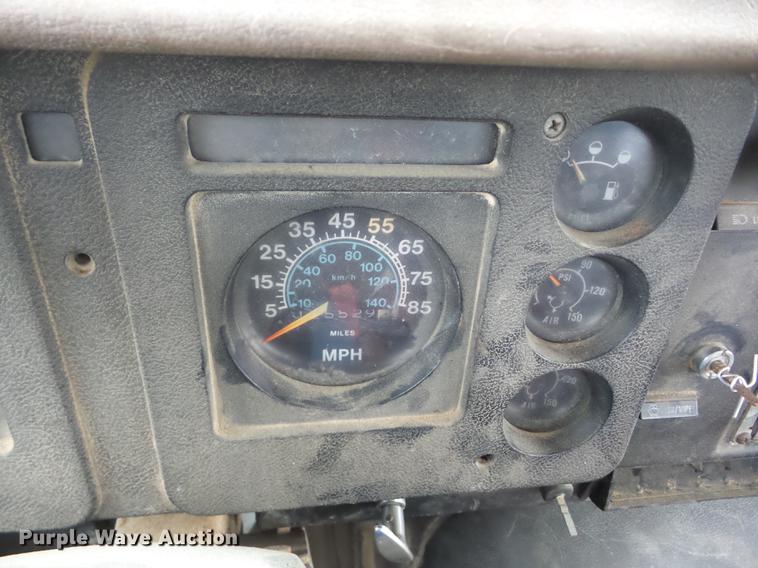 image for item J8536 1978 International F2574 crane truck