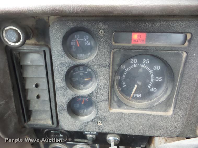 image for item J8536 1978 International F2574 crane truck