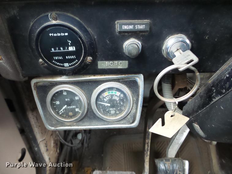 image for item J8536 1978 International F2574 crane truck