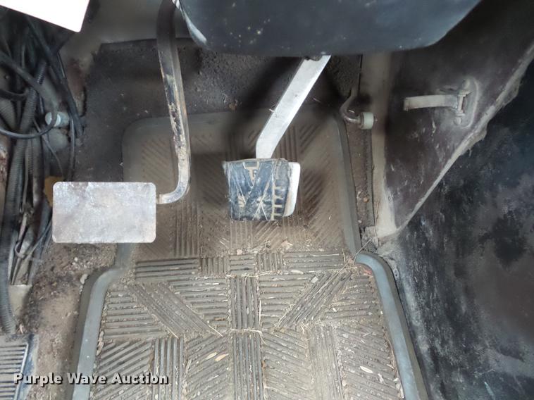 image for item J8536 1978 International F2574 crane truck